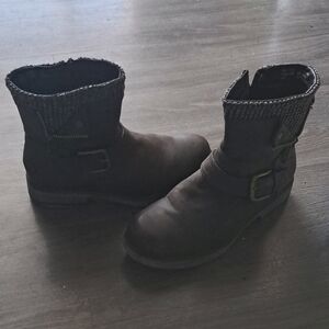 Stylish Brown  Ankle Boots smoke free